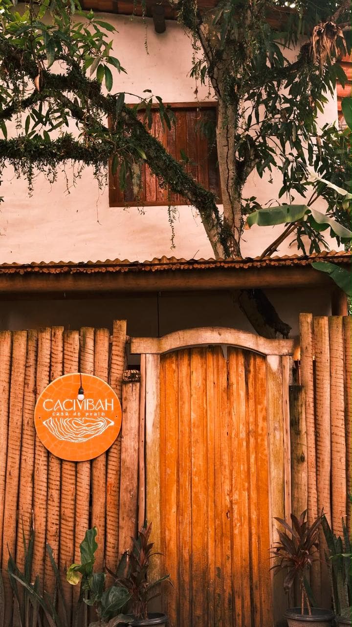 Entrada da casa no centro de caraíva